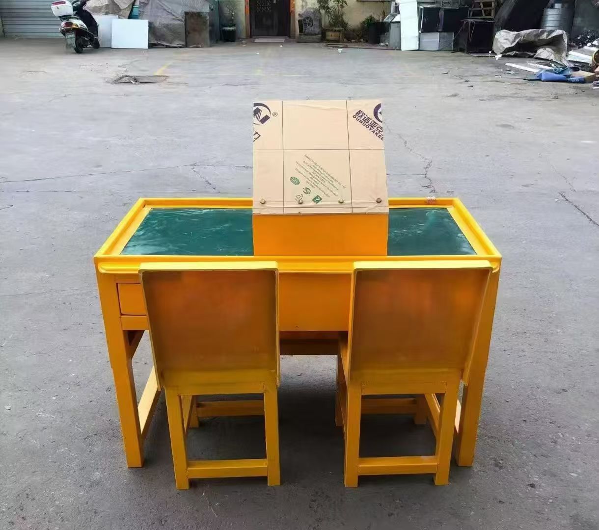 汕头防静电导通桌井下煤矿火工品发放桌：危险品流转的安全守护者